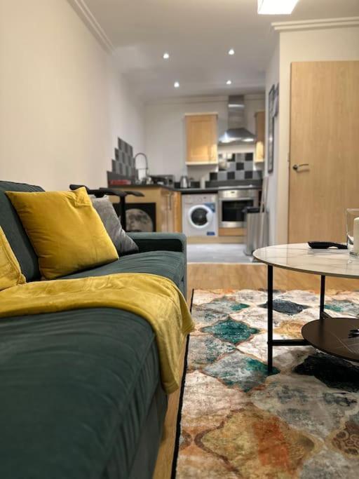 Апартаменты Entire Flat In Ealing Лондон Экстерьер фото