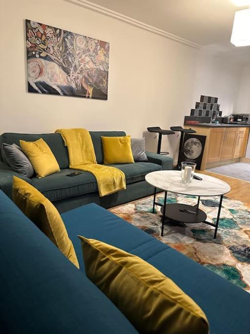 Апартаменты Entire Flat In Ealing Лондон Экстерьер фото