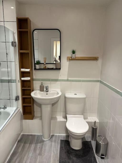 Апартаменты Entire Flat In Ealing Лондон Экстерьер фото